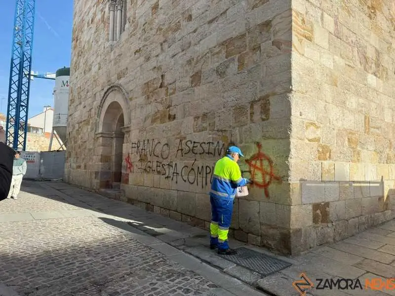 vandalismo en la Iglesia Santa Mar&iacute;a La Nueva de Zamora _7