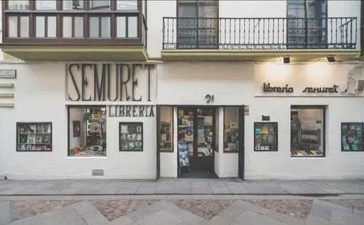Librer&iacute;a Semuret. Foto Facebook