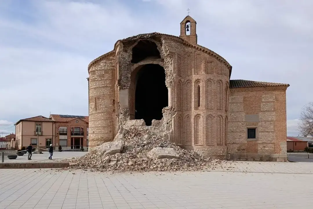Derrumbamiento del &aacute;bside de la Iglesia de Muriel. Foto Valladolid Plural