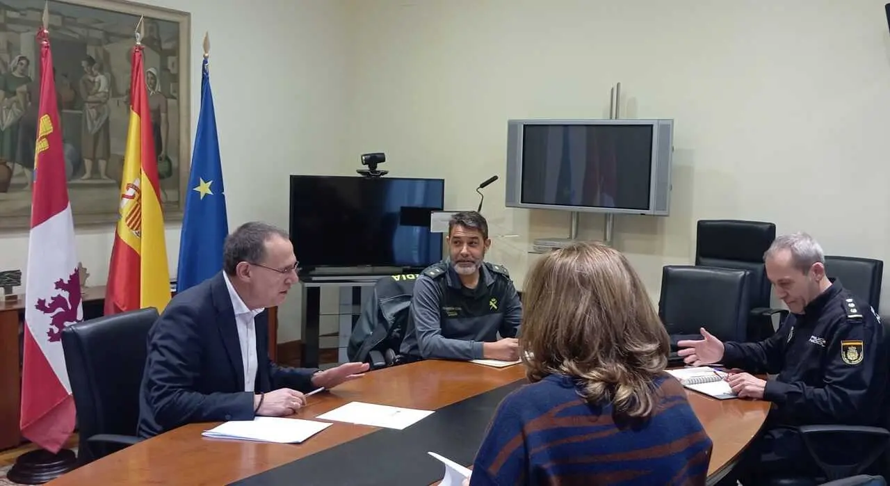 Reuni&oacute;n del subdelegado con Polic&iacute;a Nacional y Guardia Civil