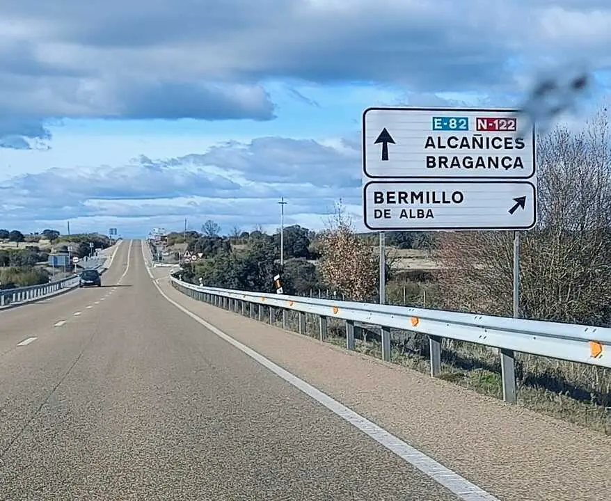 N-122 a su paso por Bermillo de Alba