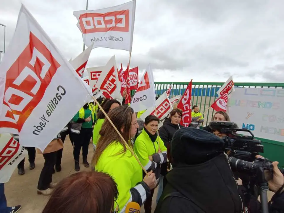 concentraci&oacute;n de empleados Tableros Los&aacute;n en Villabr&aacute;zaro  (2)