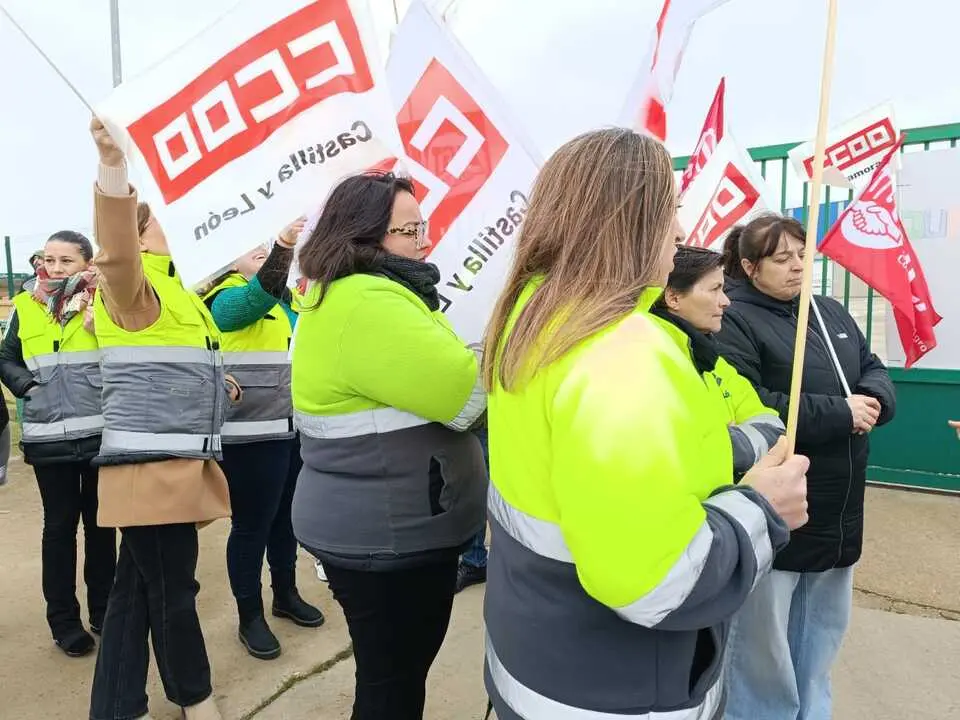 concentraci&oacute;n de empleados Tableros Los&aacute;n en Villabr&aacute;zaro  (6)