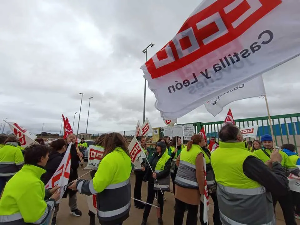 concentraci&oacute;n de empleados Tableros Los&aacute;n en Villabr&aacute;zaro  (8)