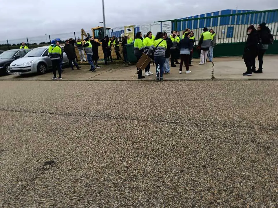 concentraci&oacute;n de empleados Tableros Los&aacute;n en Villabr&aacute;zaro  (9)