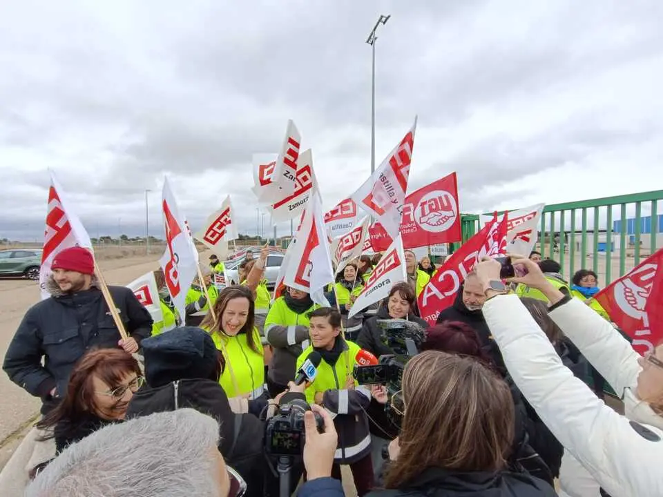 concentraci&oacute;n de empleados Tableros Los&aacute;n en Villabr&aacute;zaro  (11)