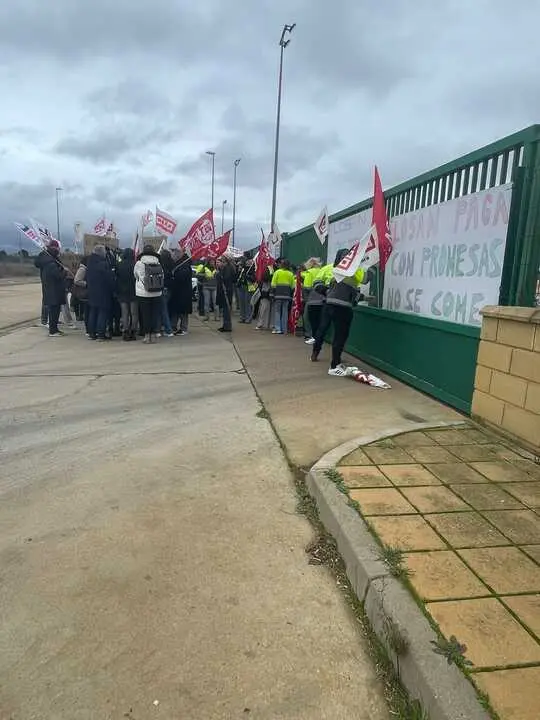 concentraci&oacute;n de empleados Tableros Los&aacute;n en Villabr&aacute;zaro  (14)
