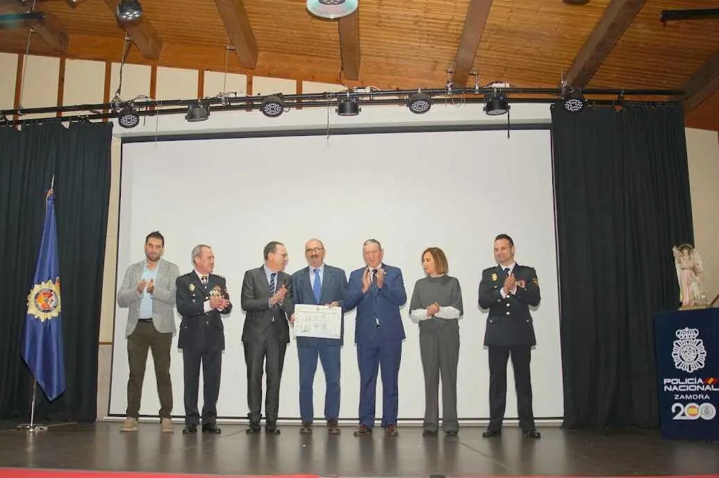 Homenaje en Alca&ntilde;ices