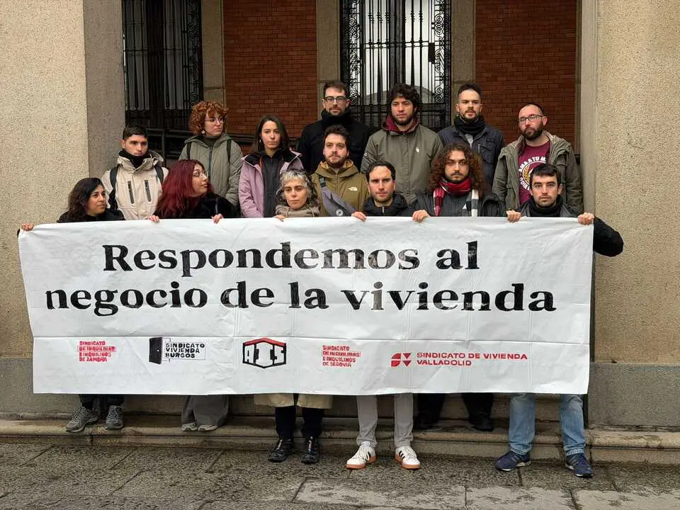 Miembros del nuevo sindicato en la Plaza Mayor. Fotos Marcos Vicente