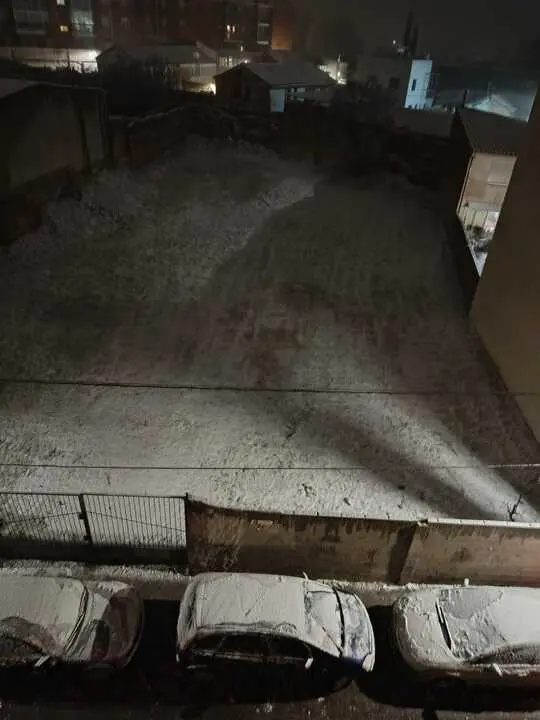 Coches cubiertos por la nieve este s&aacute;bado en Toro