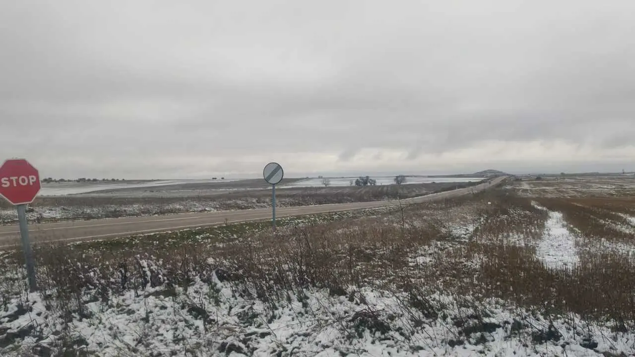 Carretera con restos de nieve