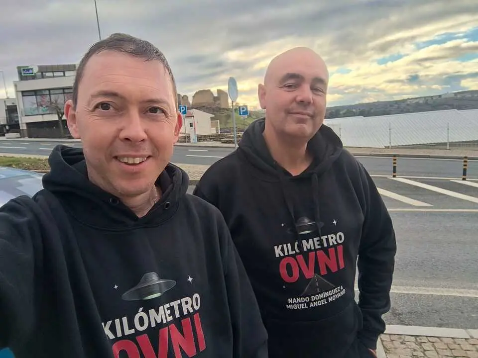 Nando Dom&iacute;guez, a la izquierda, en Miranda de Douro. Foto Facebokk