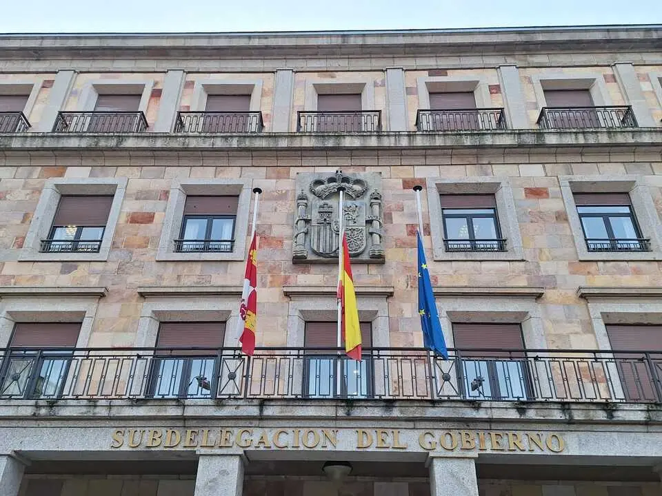 Bandeas a media asta Subdelegaci&oacute;n del Gobierno en Zamora