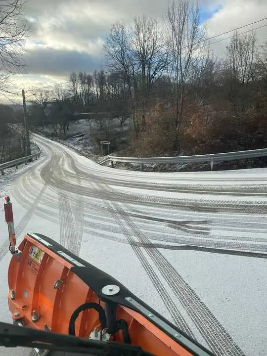 Nieve en una carretera de la provincia