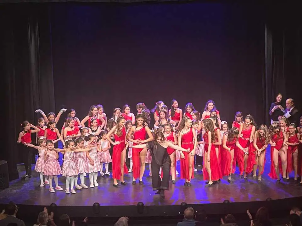 Bailando por quienes nos cuidaron - Teatro Latorre de Toro
