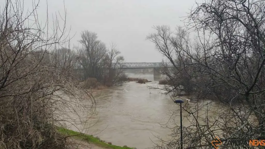  El Duero inunda ace&ntilde;as y paseos a su paso por Zamora_12