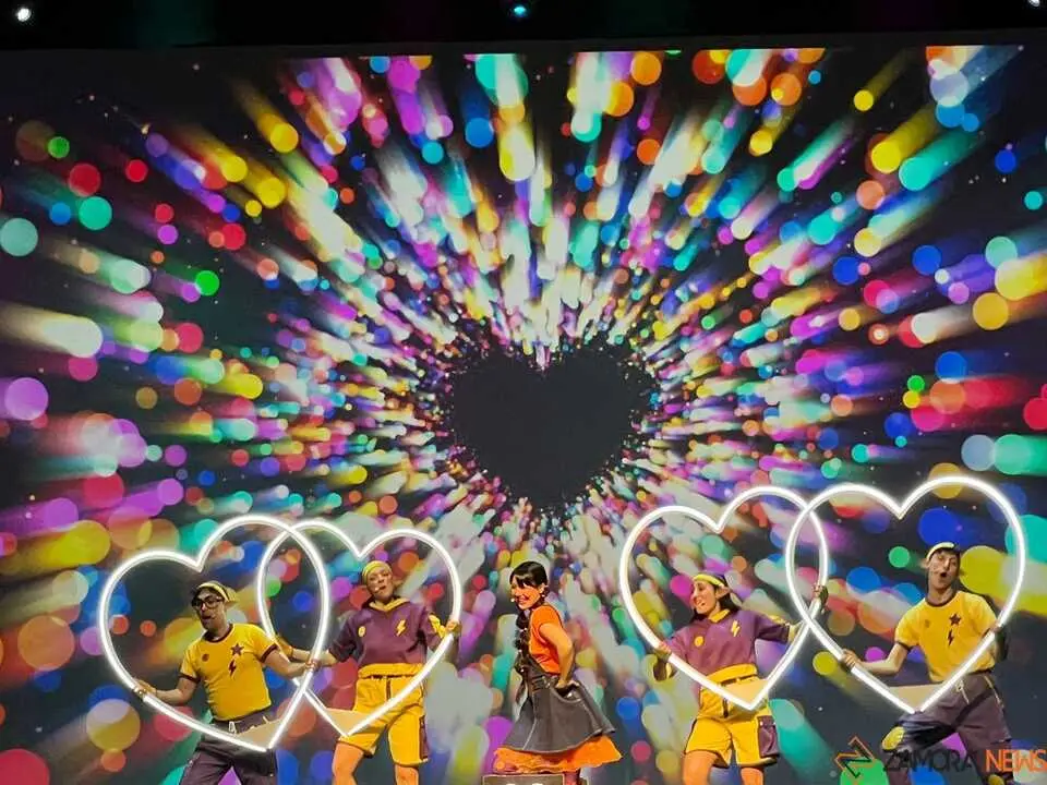 Lara Ok - Besos de Colores_10