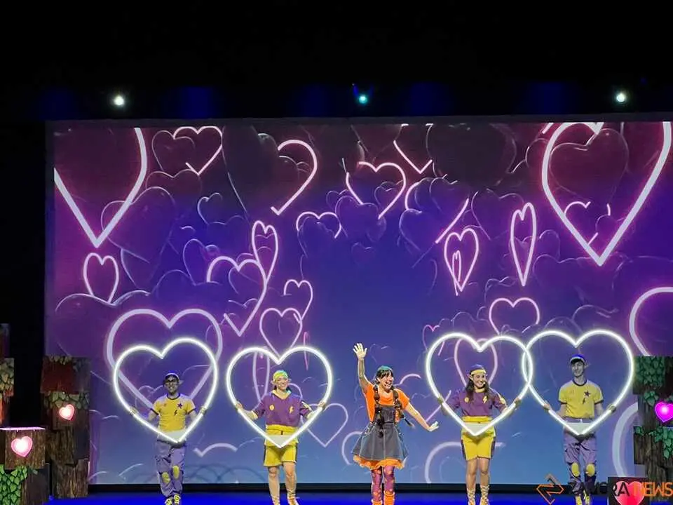 Lara Ok - Besos de Colores_16