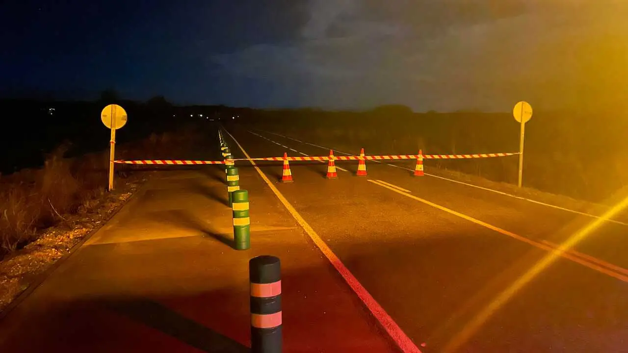 Corte de carretera en los Valles de Benavente 3