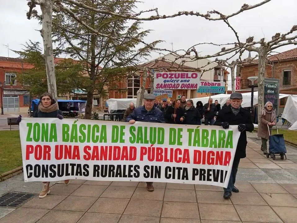 Concentraci&oacute;n por la Sanidad P&uacute;blica en T&aacute;bara