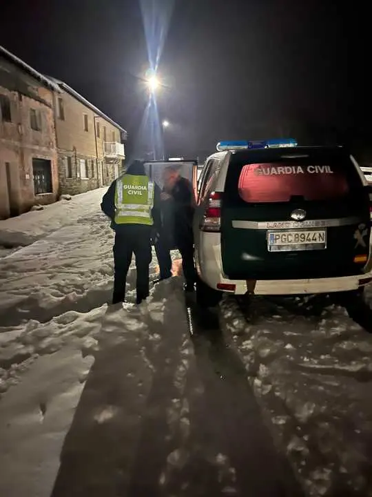 auxilio en Padornelo Guardia Civil