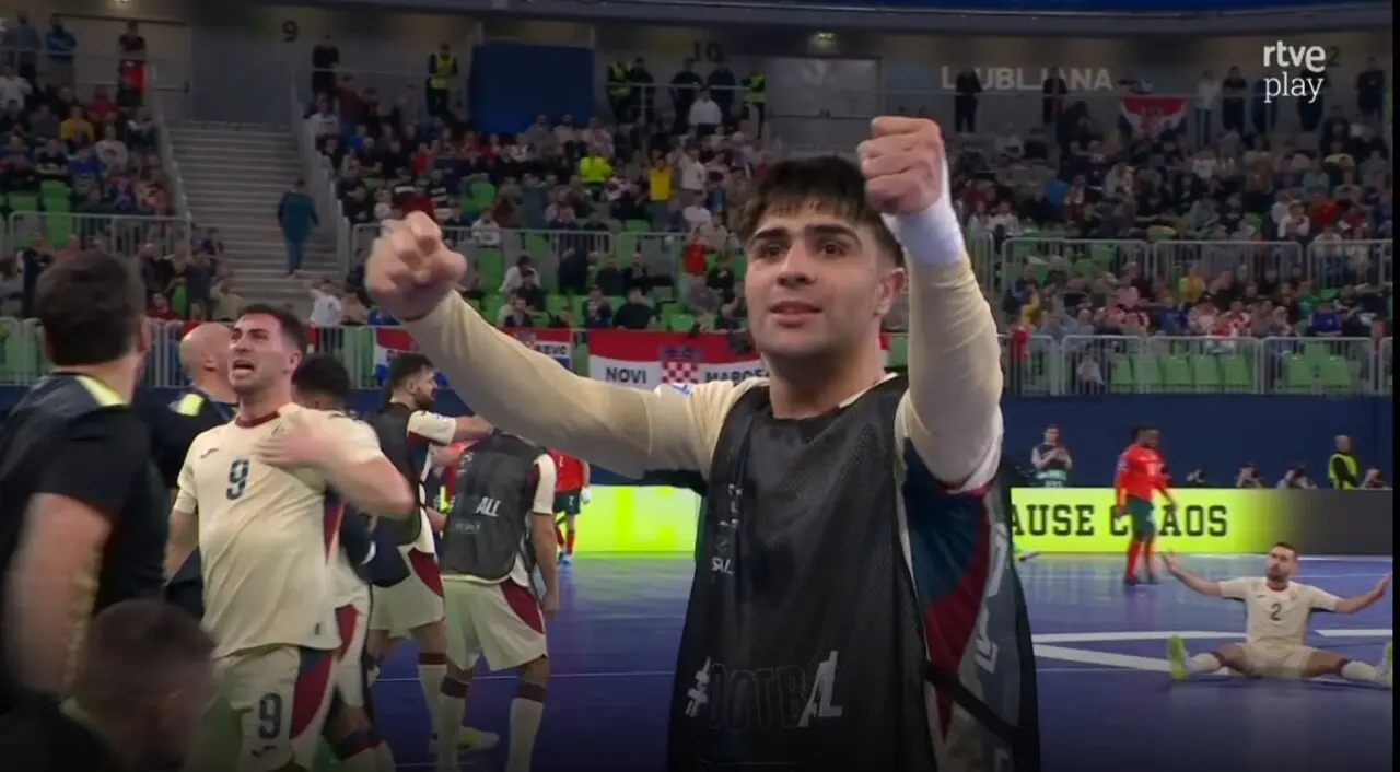 David Novoa celebra el triunfo de la Selecci&oacute;n Espa&ntilde;ola. Foto Interbenavente
