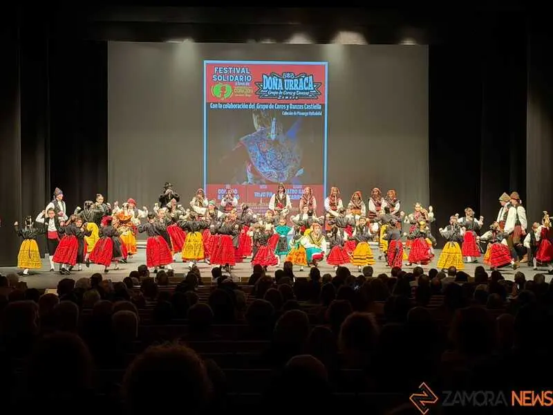 Do&ntilde;a Urraca, actuaci&oacute;n en el teatro Ramos Carri&oacute;n_2