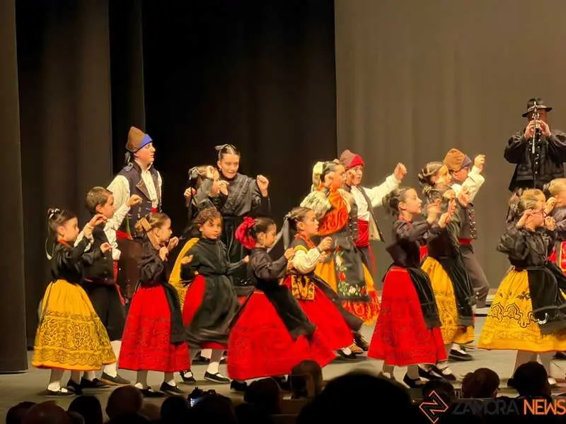 Do&ntilde;a Urraca, actuaci&oacute;n en el teatro Ramos Carri&oacute;n_3