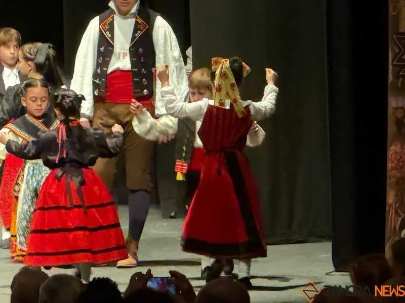 Do&ntilde;a Urraca, actuaci&oacute;n en el teatro Ramos Carri&oacute;n_4