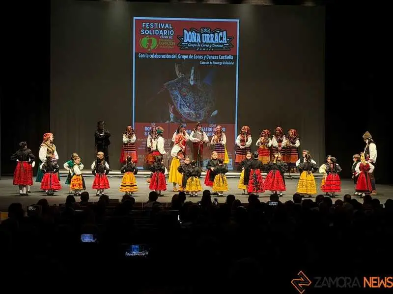 Do&ntilde;a Urraca, actuaci&oacute;n en el teatro Ramos Carri&oacute;n_8