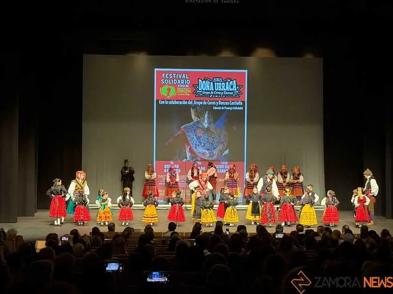 Do&ntilde;a Urraca, actuaci&oacute;n en el teatro Ramos Carri&oacute;n_9