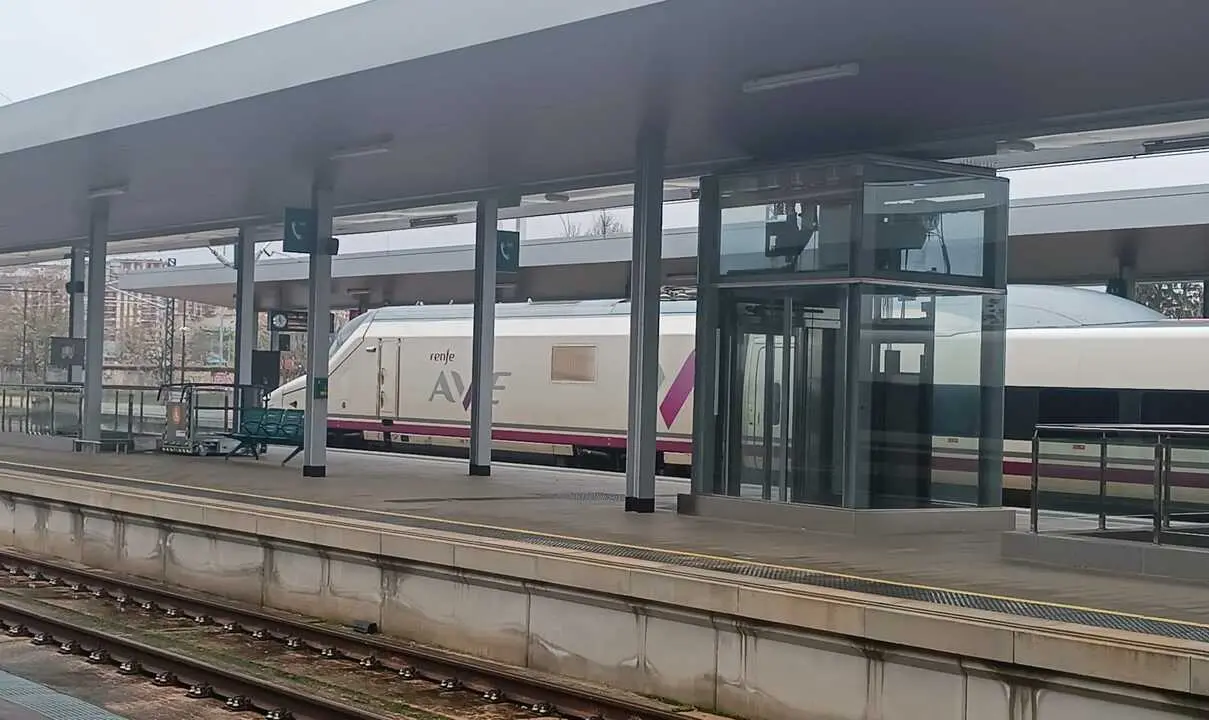 AVE en la estaci&oacute;n de ZAmora esta misma ma&ntilde;ana