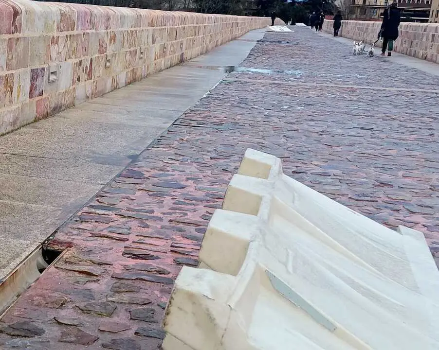 El puente de Piedra sin rejillas de desag&uuml;e