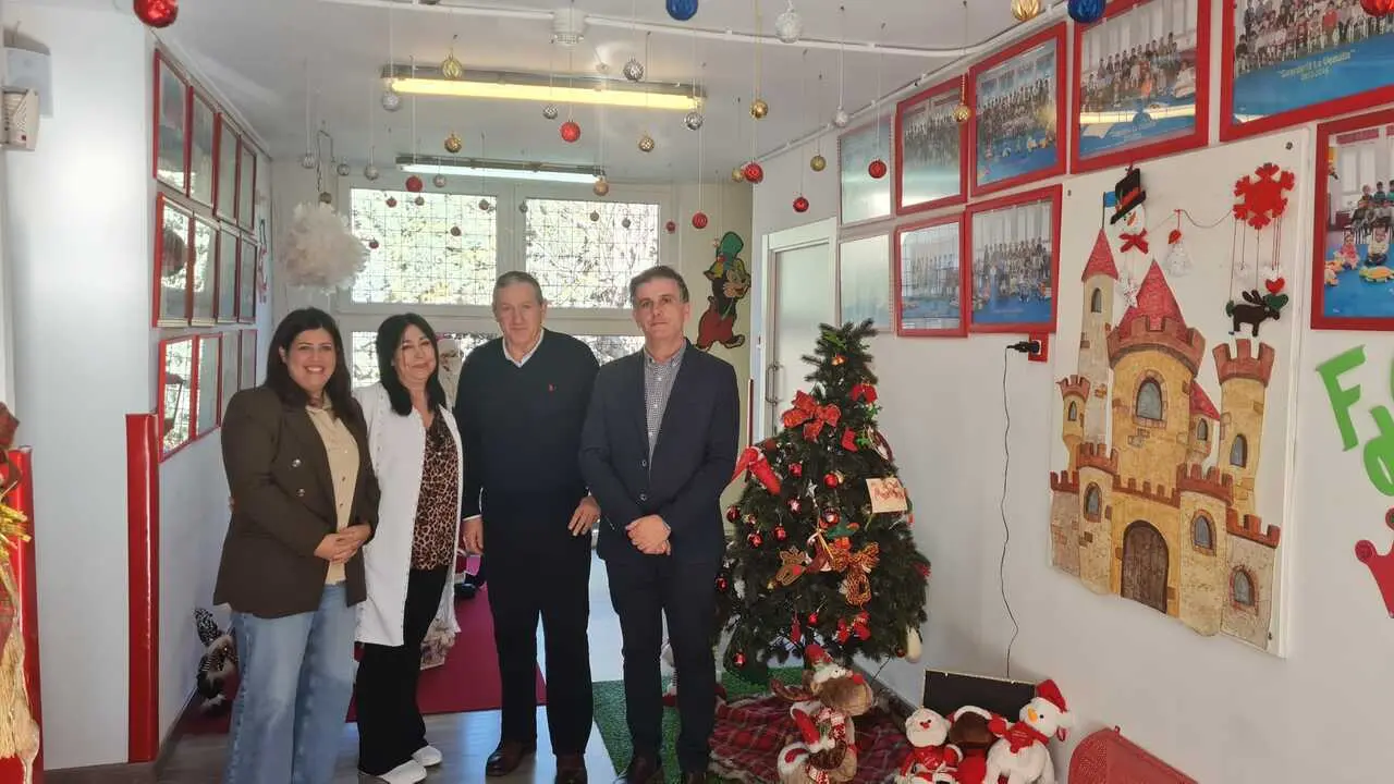 El presidente de la Diputaci&oacute;n en la guarder&iacute;a de La Veguilla. Foto InterbenaventeArchivo