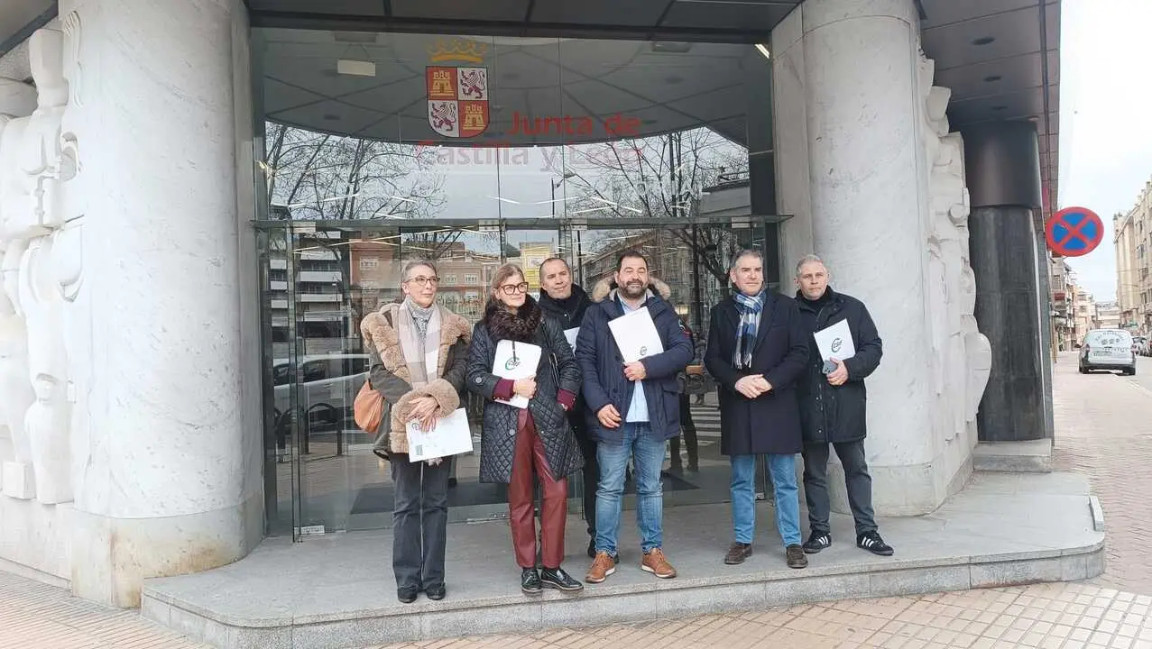 Representantes del CSIF tras la reuni&oacute;n con el delegado de la Junta