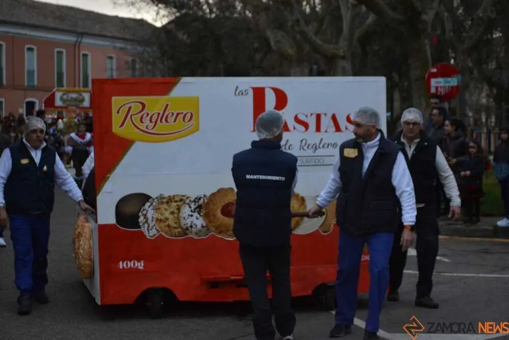 toro carnaval ni&ntilde;os desfile_46