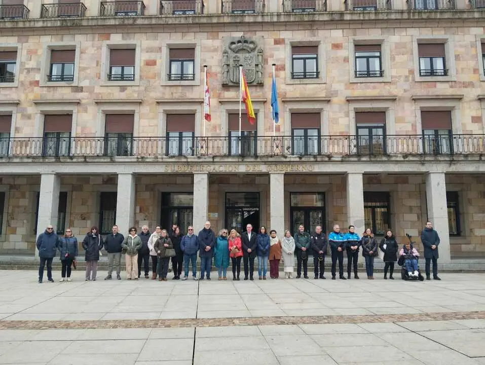 Minuto silencio en la Subdelgaci&oacute;n del Gobierno por la &uacute;ltima v&iacute;ctima de la violencia de g&eacute;nero
