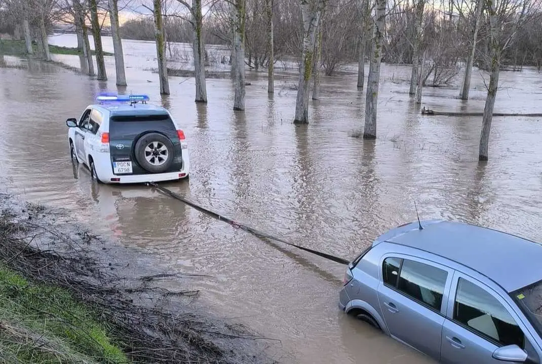 La Guardia Civil auxilia a un conductor