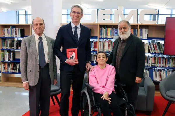 Tere Guerra Pino Amores Diferentesenla UEMC