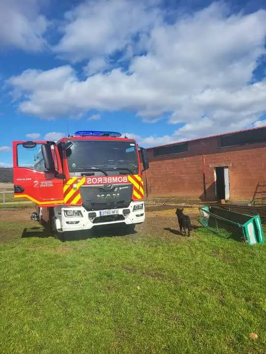 Cami&oacute;n de bomberos de la Diputaci&oacute;n