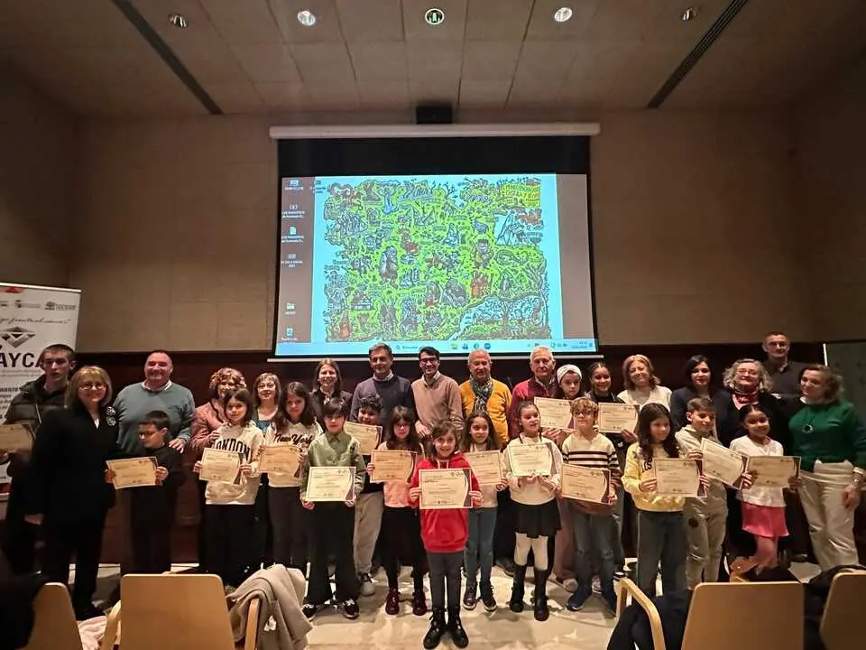 Entrega diplomas concurso dibujo AZAYCA