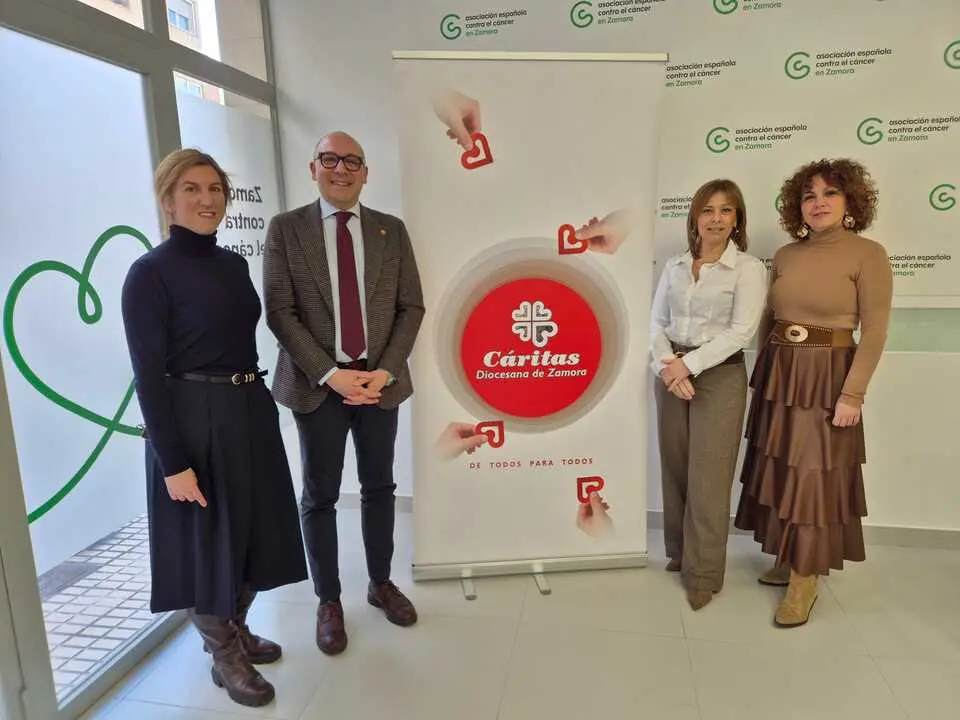 Firma convenio AECC - C&aacute;ritas