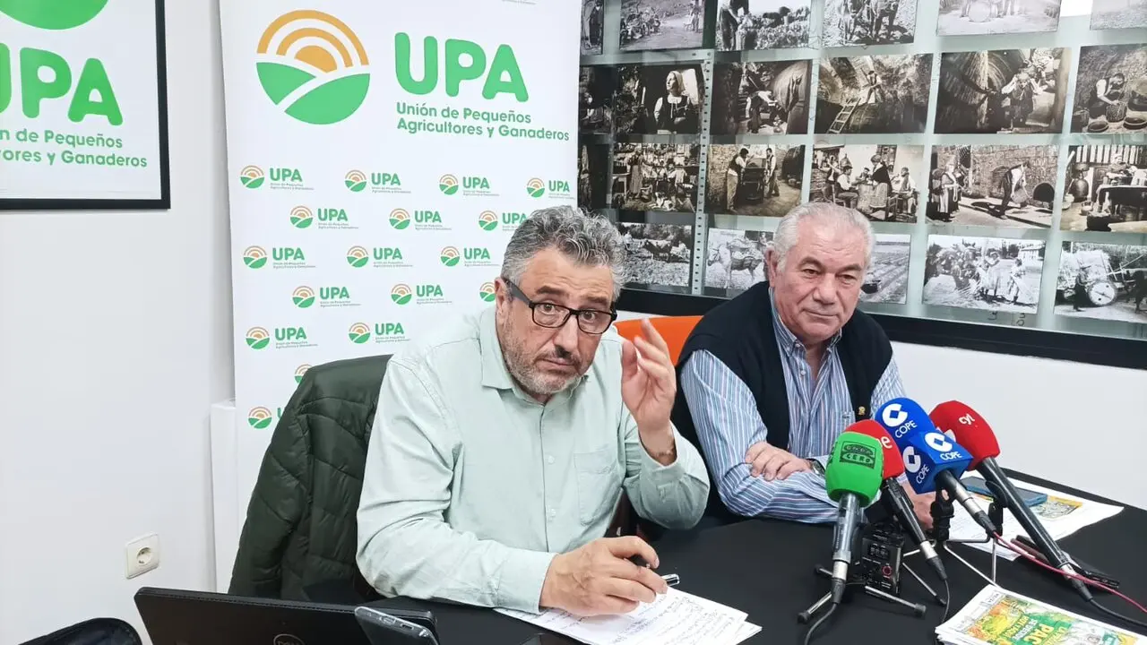 Representantes de UPA en rueda de prensa
