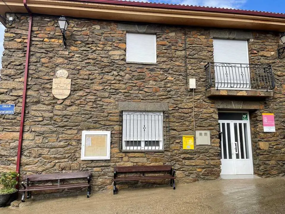 ayuntamiento de peque de la carballeda