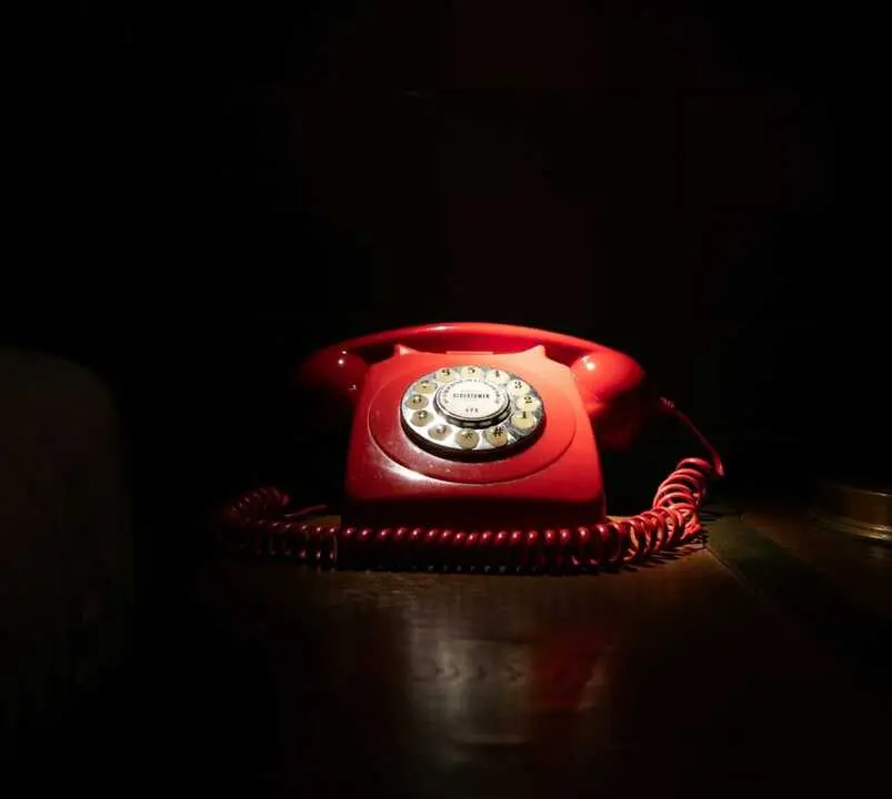 Tel&eacute;fono rojo - imagen de archivo