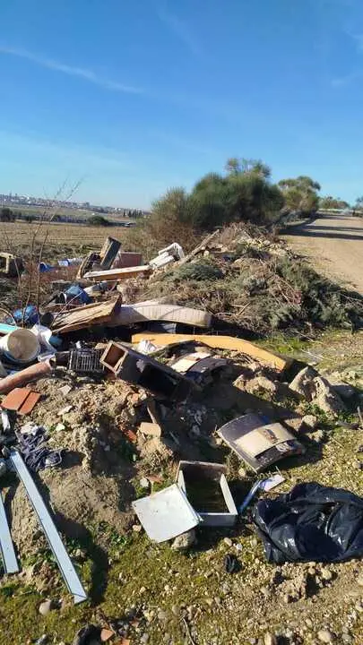 Escombros en una parcela de titularidad municipal en Toro - imagen Ayt de Toro