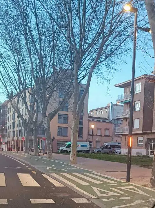 Avisador con luz en una farola de la Avenida Cardenal Cisneros