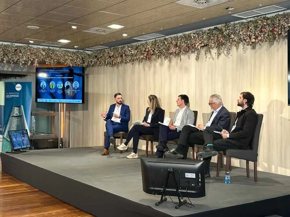 Reuni&oacute;n de empresas en Toro