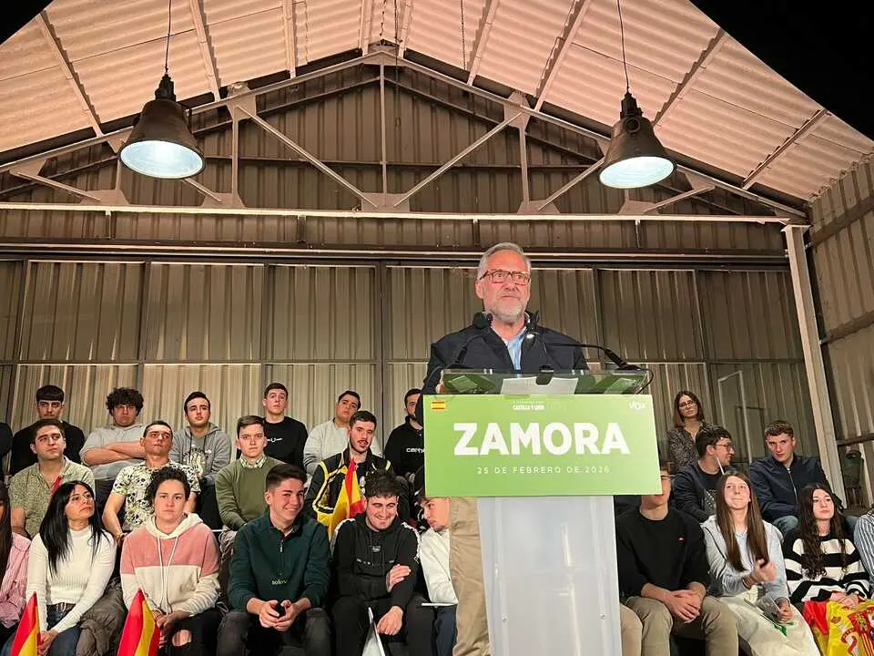 Mitin Vox Zamora Santiago Abascal y Carlos Poll&aacute;n 