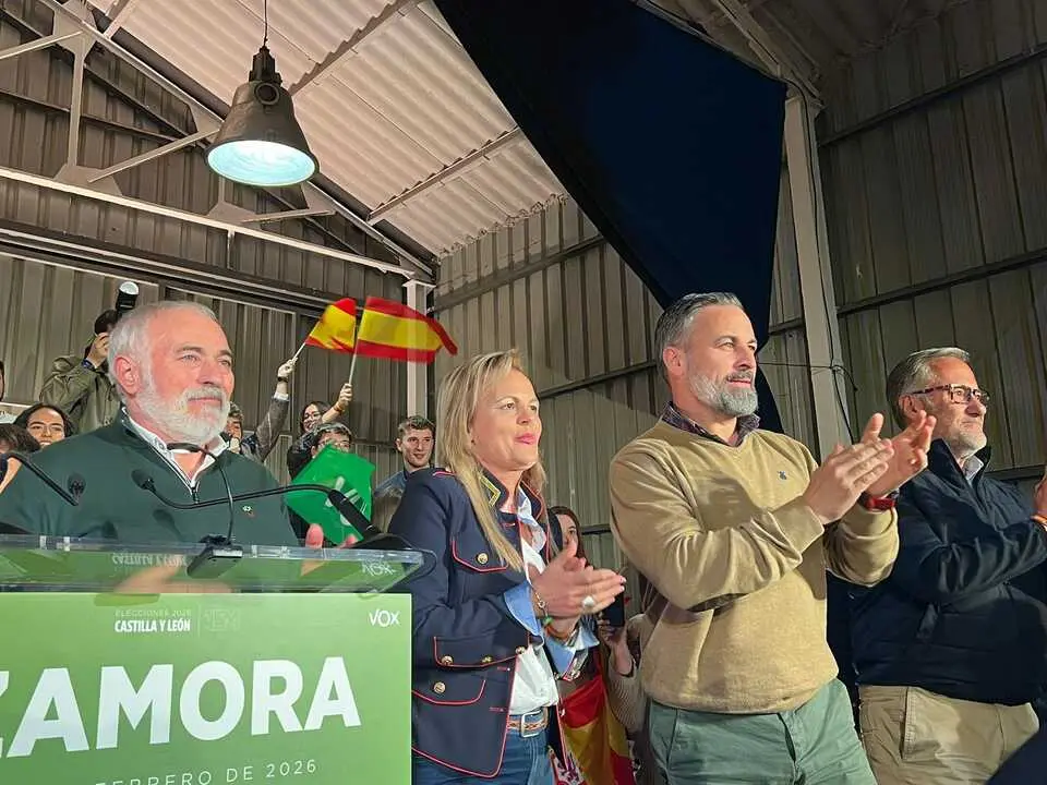 Mitin Vox Zamora Santiago Abascal y Carlos Poll&aacute;n _11